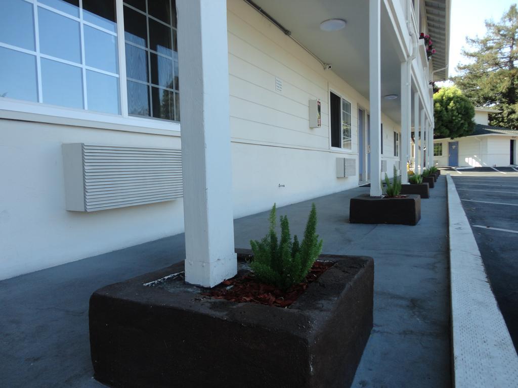 Fisherman'S Cove Inn Monterey Exterior photo